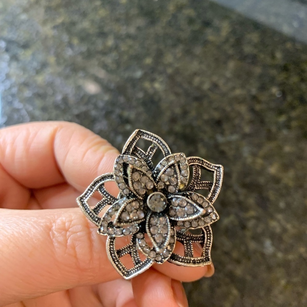 Costume  cocktail ring - Picture 2 of 3